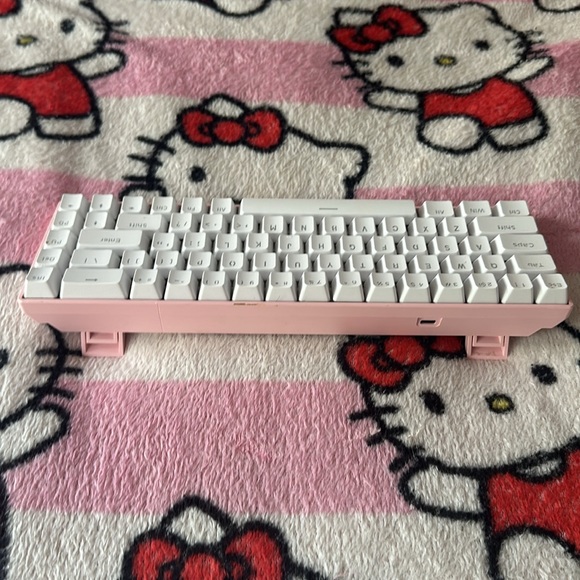 MAGEGEE Pink and White Keyboard - USB NOT INCLUDED ⚠️ - Picture 2 of 2